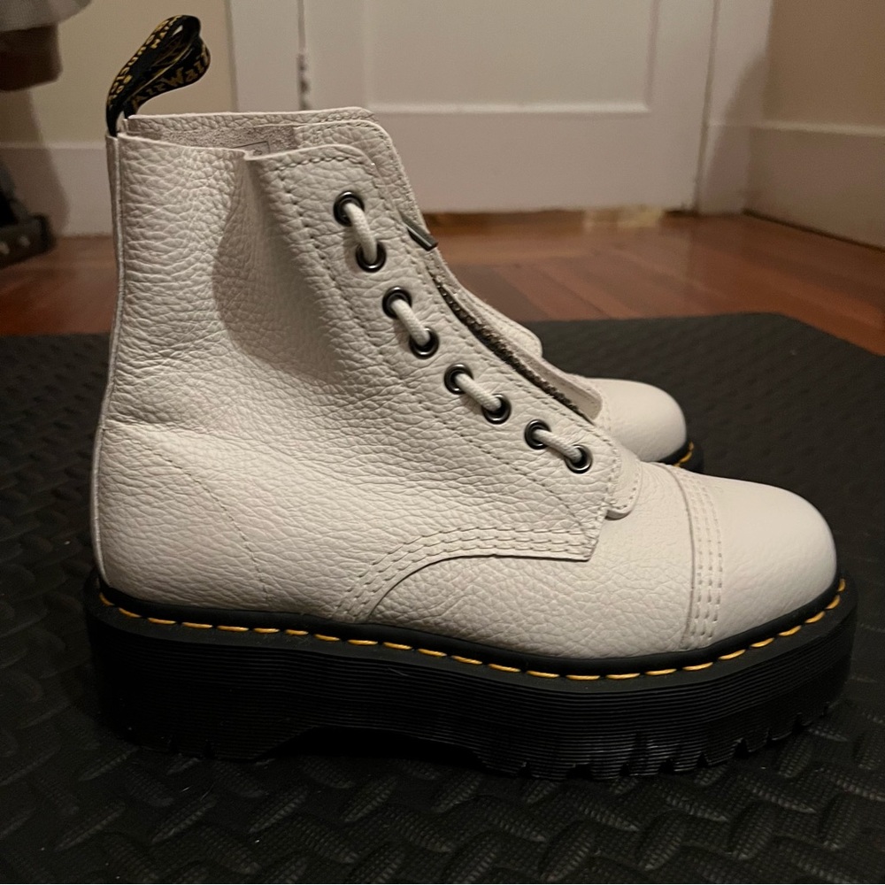 NWOB Dr. Martens Sinclair White Milled Nappa leather platform boots - Picture 4 of 8
